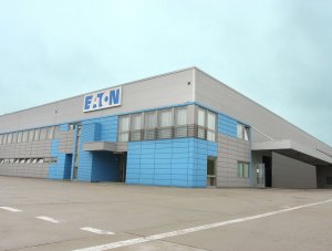 Baia Mare – Eaton – company headquarters and industrial hall – polyurethane panels